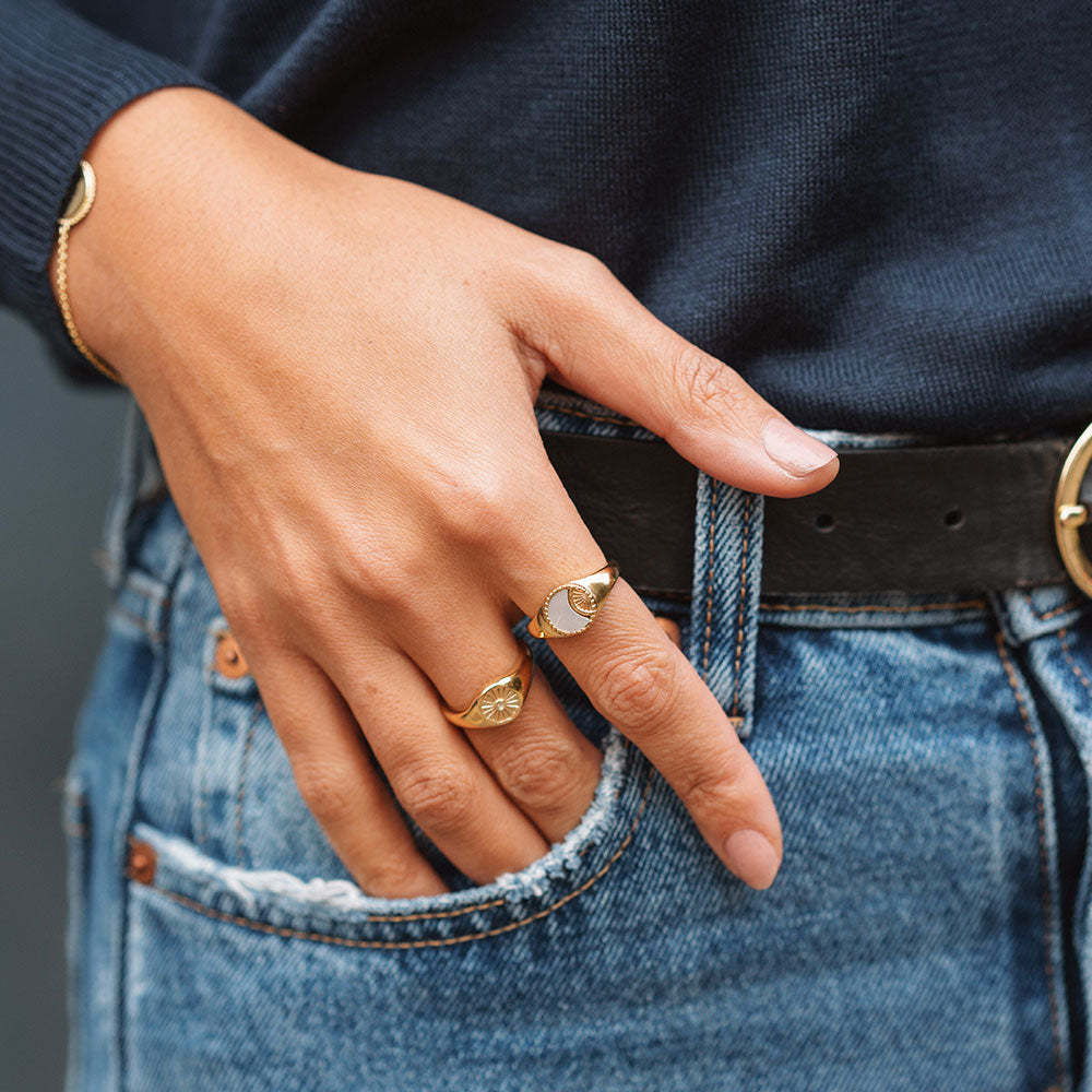 Mezzaluna Signet Ring
