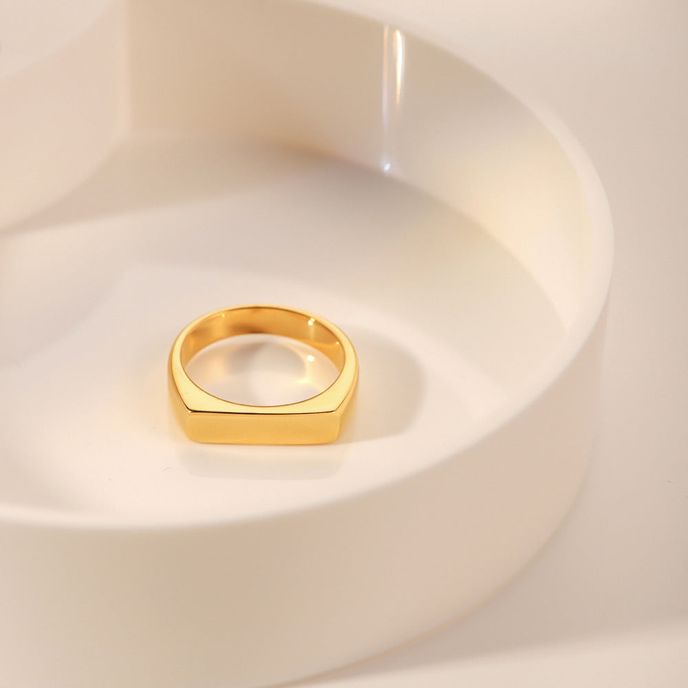 Blanne Signet Ring