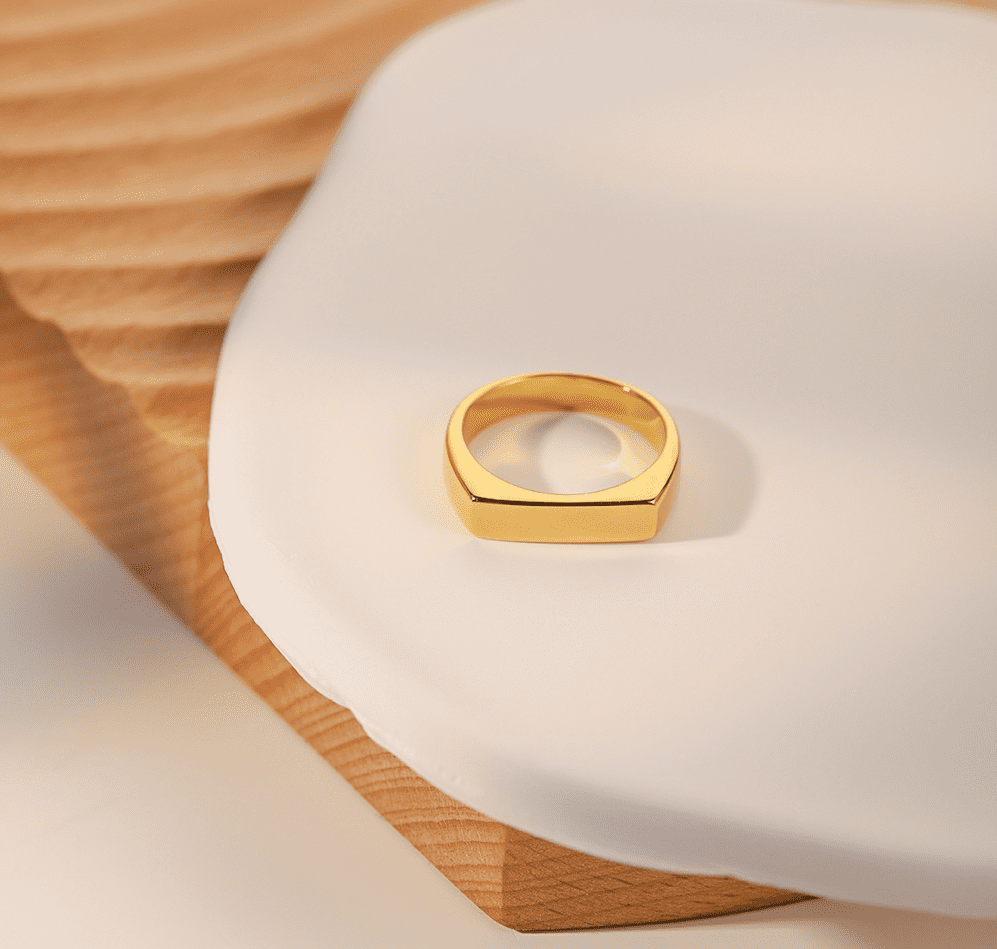 Blanne Signet Ring