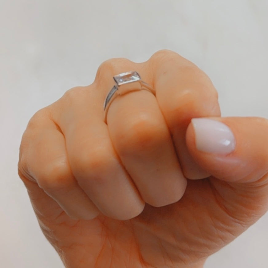 Sterling Silver Solitaire Special Emerald Set Sideways Ring