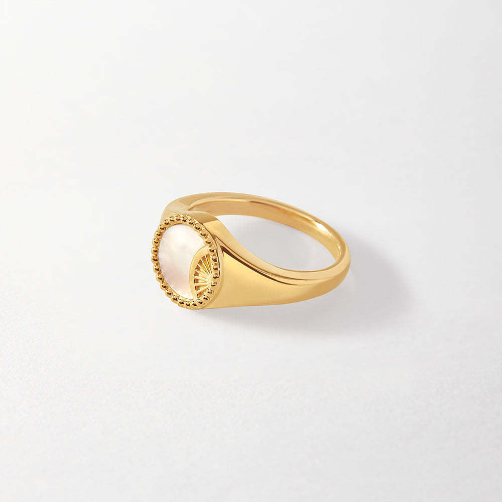 Mezzaluna Signet Ring