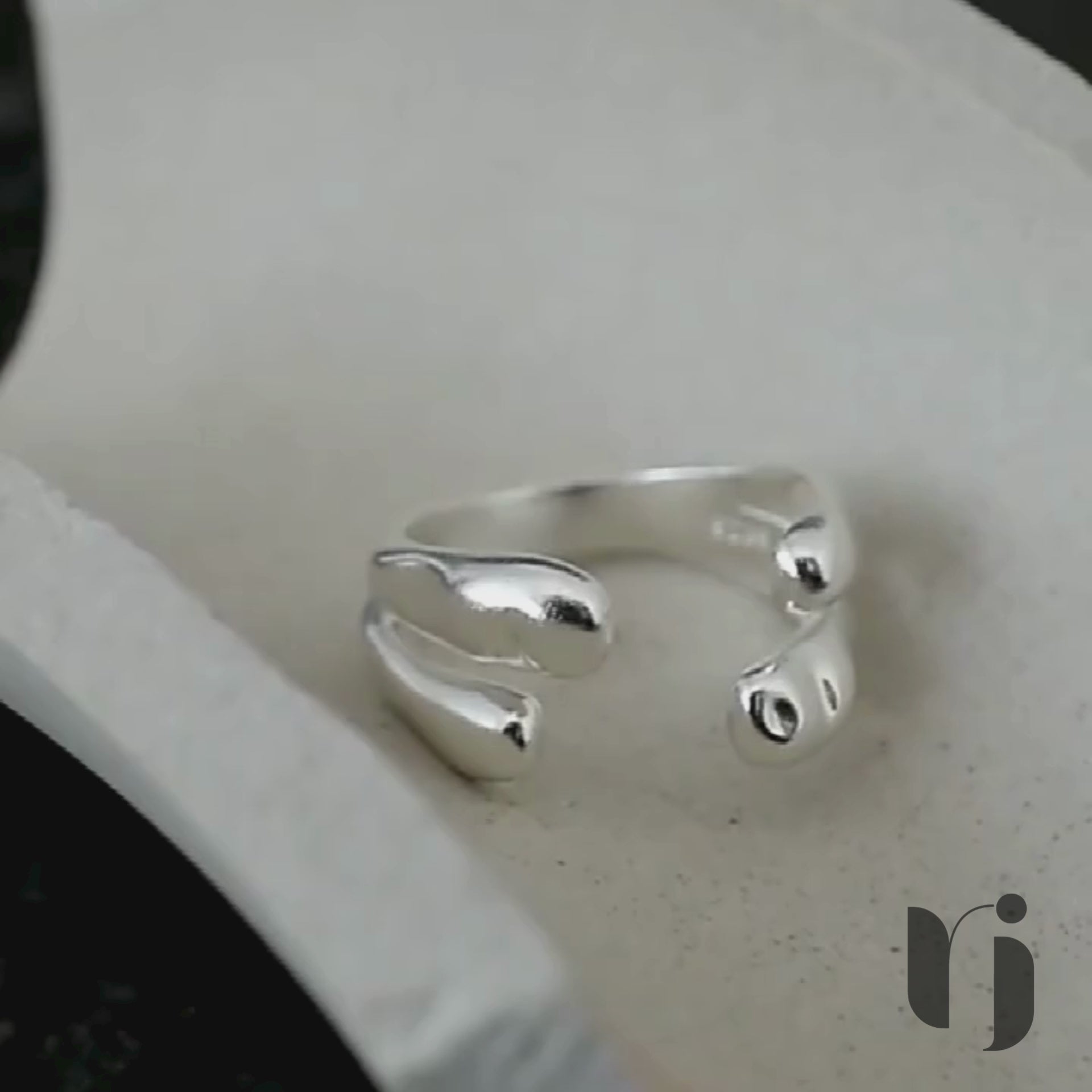Texture Claw Ring