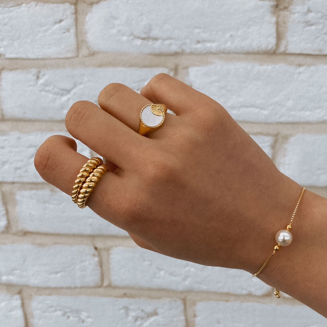 Mezzaluna Signet Ring