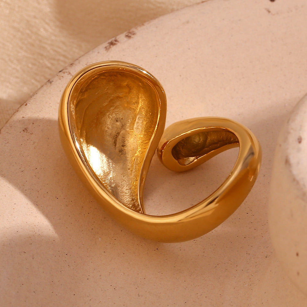 Wow Twist Gold Ring