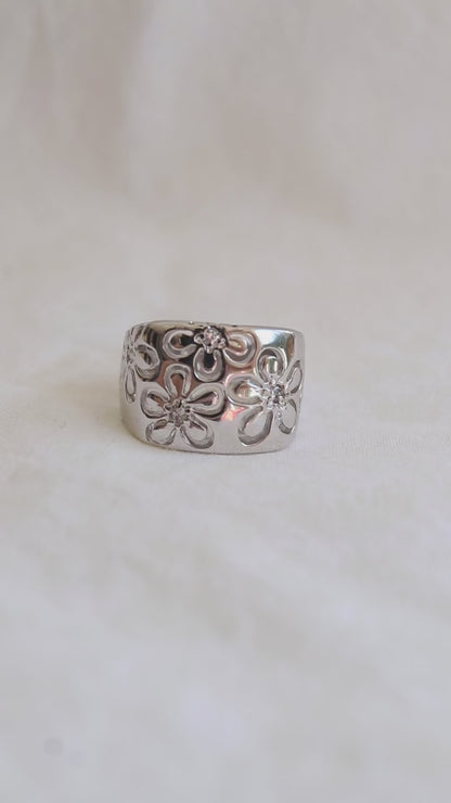 Daisy Sparkle Clear Stone Silver Ring